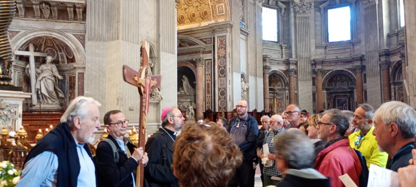 Davanti all'altare